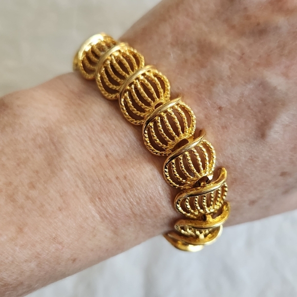 Napier gold rope link bracelet - Picture 4 of 7